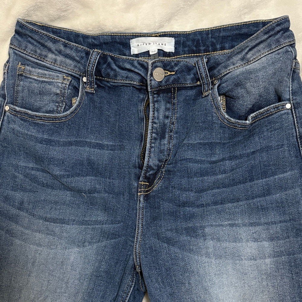 Risen distressed ankle jeans